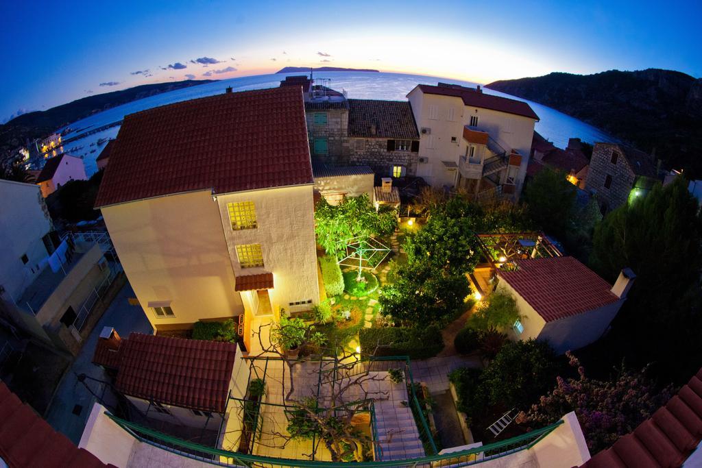 Apartments Dubra Komiza Exterior photo